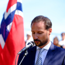 8. mai: Kronprinsparet deltar i markeringen av Konvoibyen i Risørs 50-årsjubileum. Kronprinsen holdt tale foran monumentet i Konvoibyen. Foto: Tor Erik Schrøder / NTB scanpix